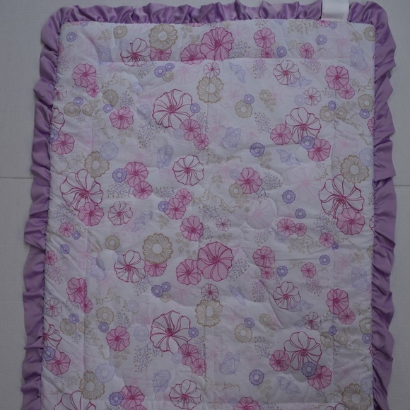 Minnie Mouse: Butterfly Dreams Quilted Comforter - Picture 3 of 3